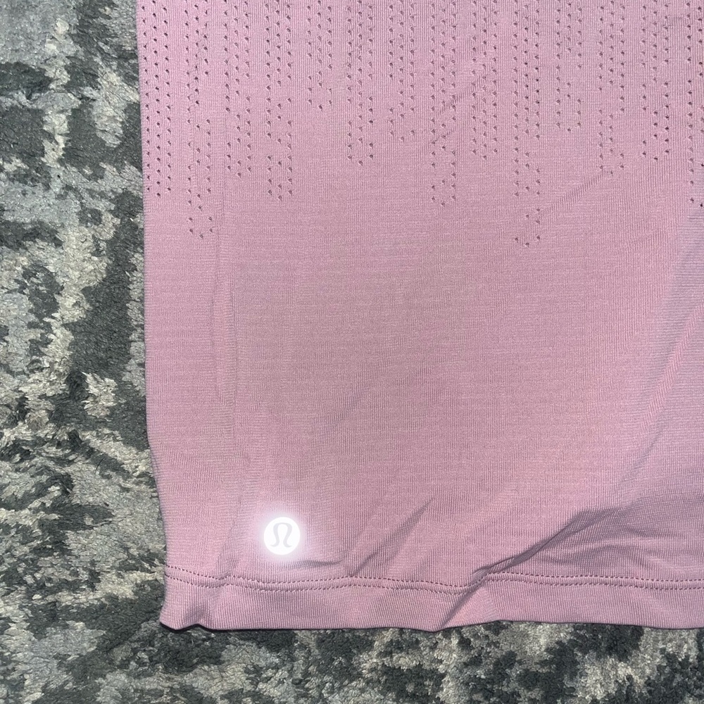 LULULEMON Train to Be Tee - size M